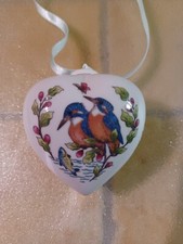 HUTSCHENREUTHER, DECORATION DE PAQUES A SUSPENDRE, COEUR EN PORCELAINE.