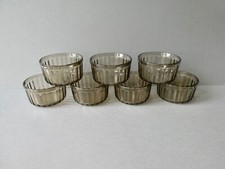 7 ramequins en verre fumé