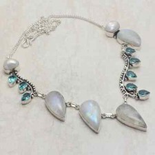 Beau collier en argent, Pierre