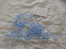 petit lot de 100 PERLES en  VERRE ANCIENNE fuseau bleu translucide