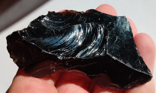 30.38gr 64x39x14mm obsidienne