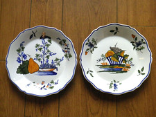 2 Assiettes Desvres Géo Martel Décor La Rochelle fait main. Bords chantournés