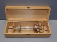 - COFFRET  ANCIENNE SERINGUE