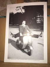Affiche Poster Symbole Italien Elegant Sur Scooter Piaggo Reporters Associati
