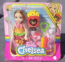 Barbie CHELSEA Club HAMBURGER COSTUME CHIEN 2020 Mattel GRP69 NRFB Mac Donald