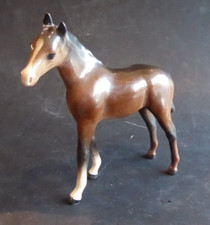 petit CHEVAL Debout  En Porcelaine Anglaise De BESWICK 11,5  Cm Miniature Marron