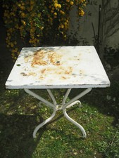 TOLIX TABLE DE BISTROT EMPLACEMENT PARASOLE JARDIN TOLIX  1950 /60s