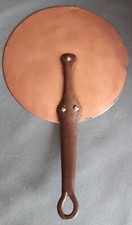 Ancien couvercle en cuivre étamé et fer forgé, diamètre 21cm.