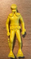  FIGURINE PVC BELVISON ESSO BELGE TINTIN KUIFJE HERGE MONOCHROME PLONGEUR JAUNE