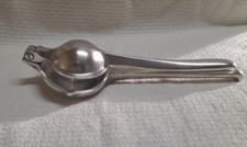 PRESSE AGRUMES  EN METAL ARGENTÉ