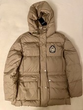 Neuve avec étiquette –