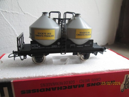 Un wagon marchandises - un,