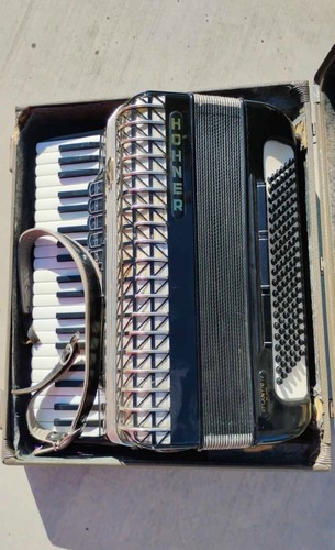Accordion hohner used - accordion,