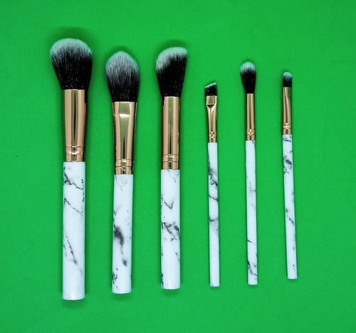 Lot pinceaux maquillage à - 6,