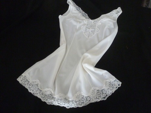 Jolie combinaison fond - de, robe
