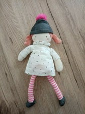 Doudou peluche poupée robe