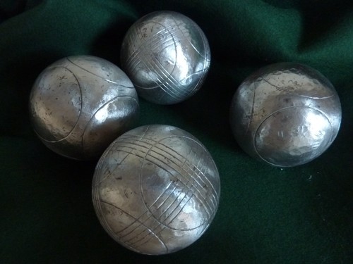 Lot quatre anciennes boules - lot, de