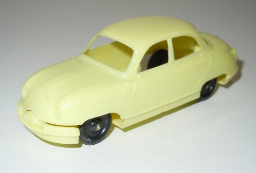 Voiture plastique dyna - voiture,