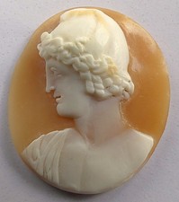 ANCIEN CAMEE COQUILLE. CAMEO. KAMEE.  HOMME & BONNET PHRYGIEN. GANYMEDE... 401