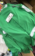 Lot revendeur De 56 pieces de vêtements neuf revendeur tous types refbouti