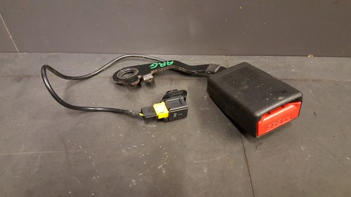 Attache ceinture arrière - attache,