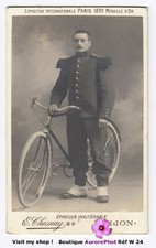 MILITAIRE D'INFANTERIE EN POSE