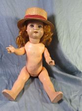 Ancienne poupée en carton