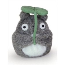 MAISON GHIBLI - PELUCHE TOTORO AVEC SA FEUILLE - MON VOISIN TOTORO