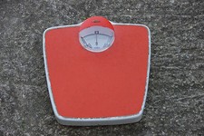 Ancien pèse personne rétro