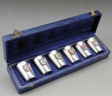 6 gobelets à liqueur argent