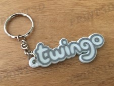 Porte clés / Keychain PVC souple Twingo monogramme logo coffre blanc/white