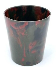Joli petit gobelet en bakelite