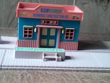 Bâtiment et parterre Kentoys