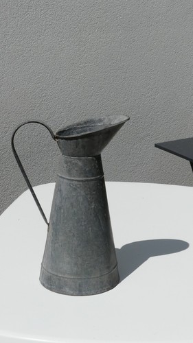Grand broc zinc vintage