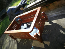 Table basse en bois massif sur des roulettes