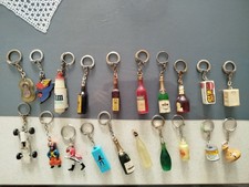 Vends ce lot de 20 porte-clés des années 1950 / 1960