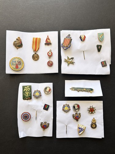 Lot anciens insignes - 25,