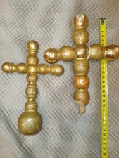 N 8/ANCIEN Décors/2 CROIX/BOIS SCULPTE DORÉ /18,5x15,5cm/250 gr/religieux/eglise