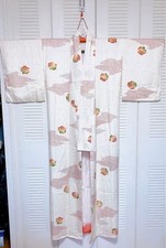 Kimono japonais magnifiques couleurs blanches arc-en-ciel