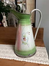 Ancien broc en tôle