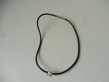 Belle Chaîne Noire Avec