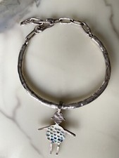 Collier torque moderniste