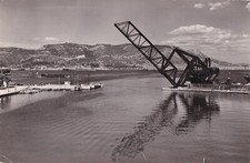 Carte postale ancienne postcard LA SEYNE vue port pont basculant timbrée 1956