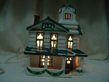 DEPARTMENT 56 GABLED HOUSE