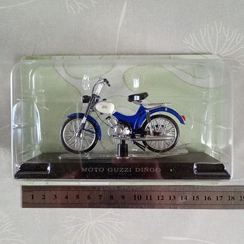 Mobylette chappy miniature - /,