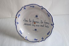 Ancienne assiette parlante en faïence de Nevers ou Charolles ? Sans les femmes.D