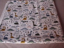coupon tissu  enfant    "   Dinosaures  "    65 X 71 cm   