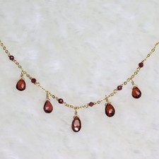 collier en grenat pierre