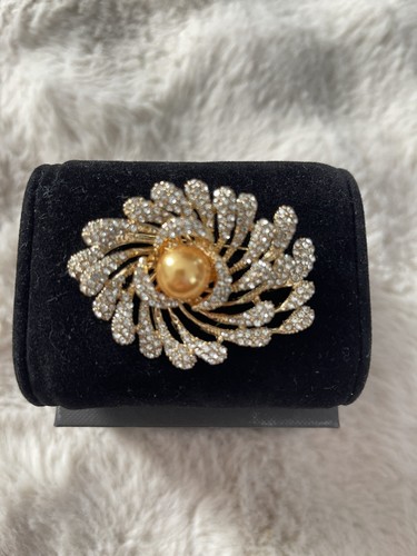Broche fleur métal ajouré