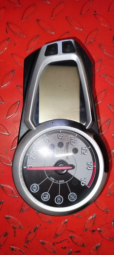 Compteur 675 street triple - compteur,